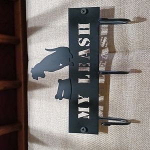 Dog leash hanger